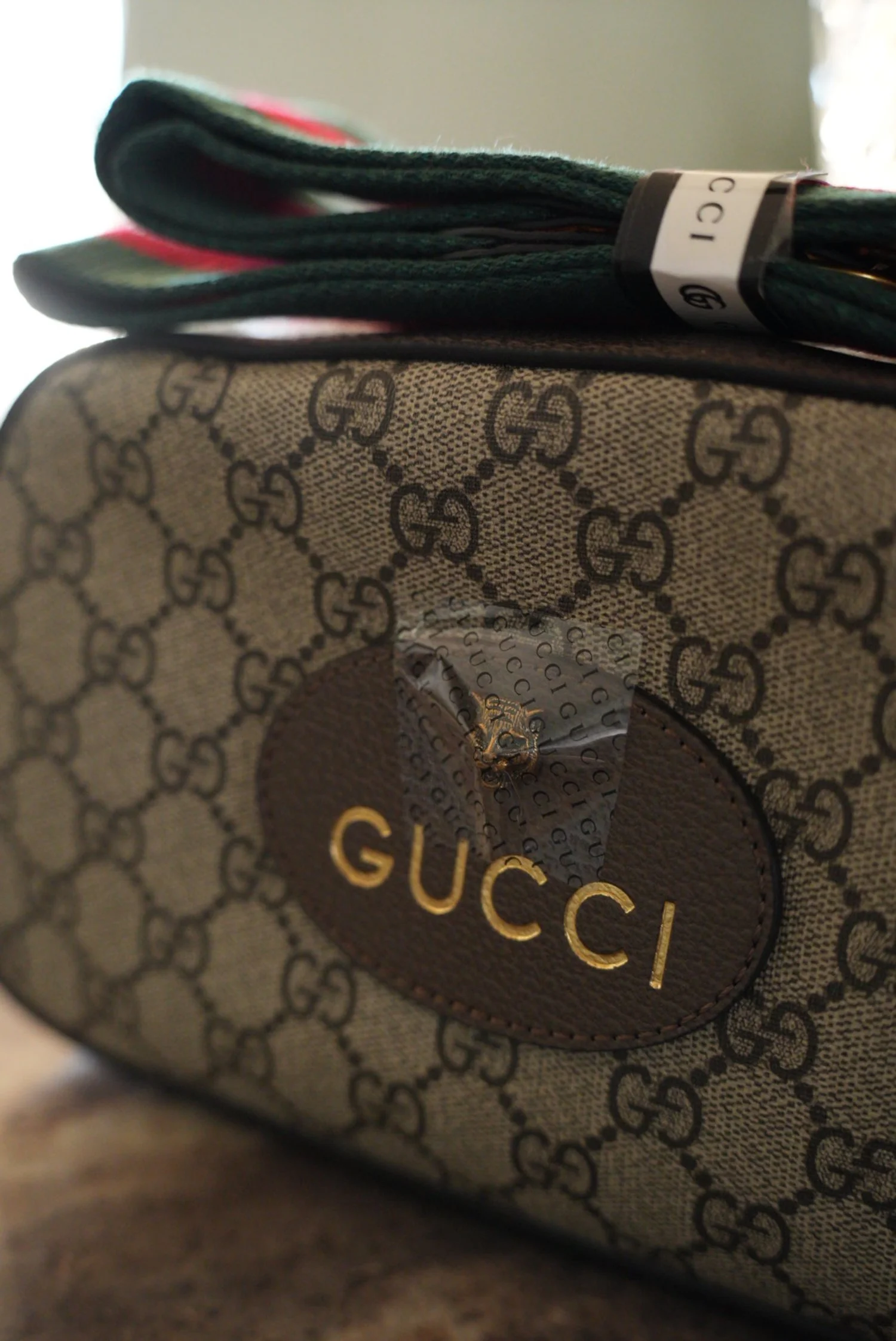 GUCCI NEO VINTAGE AUTHENTIC GG SUPREME MESSENGER BAG - Image 2