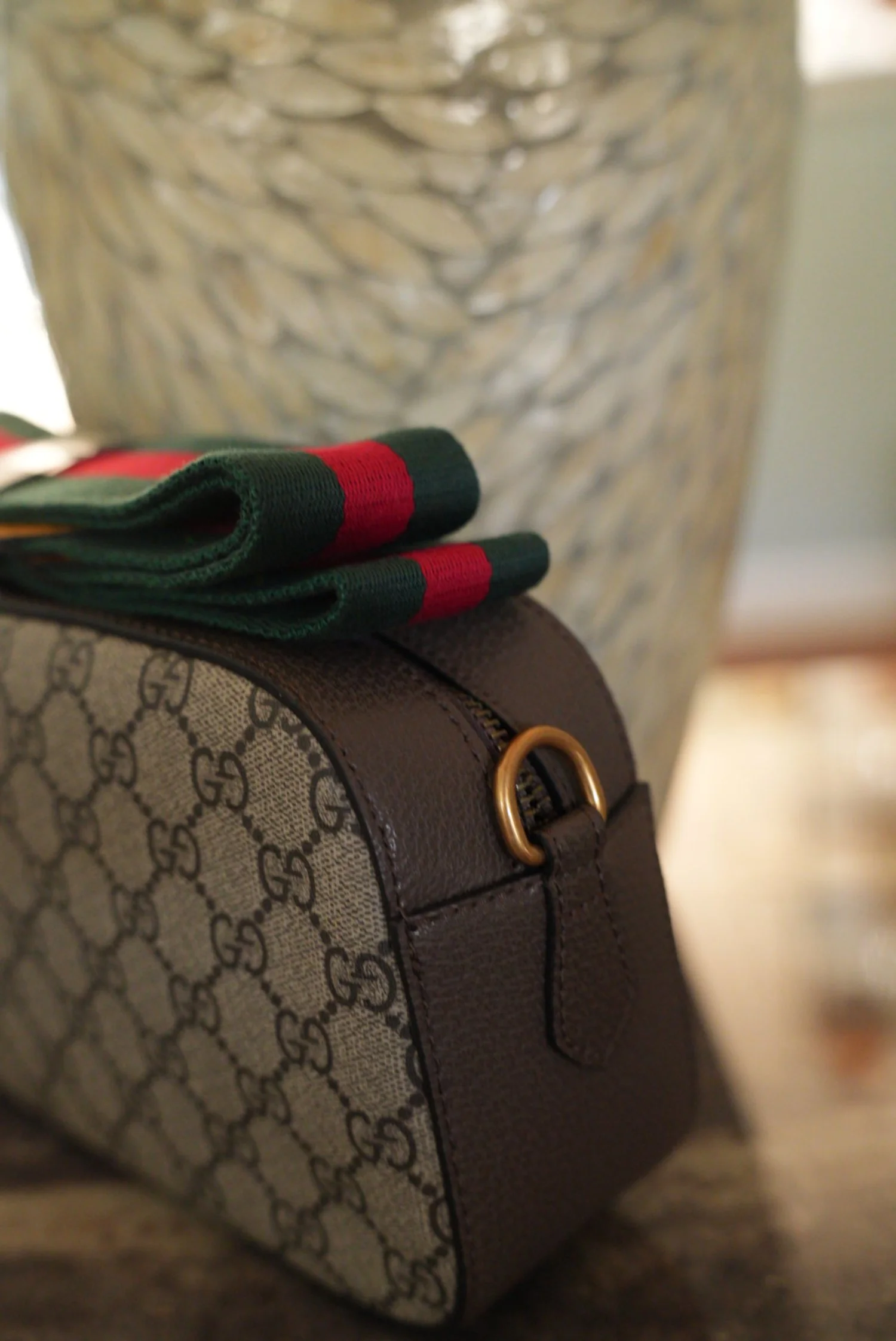 GUCCI NEO VINTAGE AUTHENTIC GG SUPREME MESSENGER BAG - Image 3