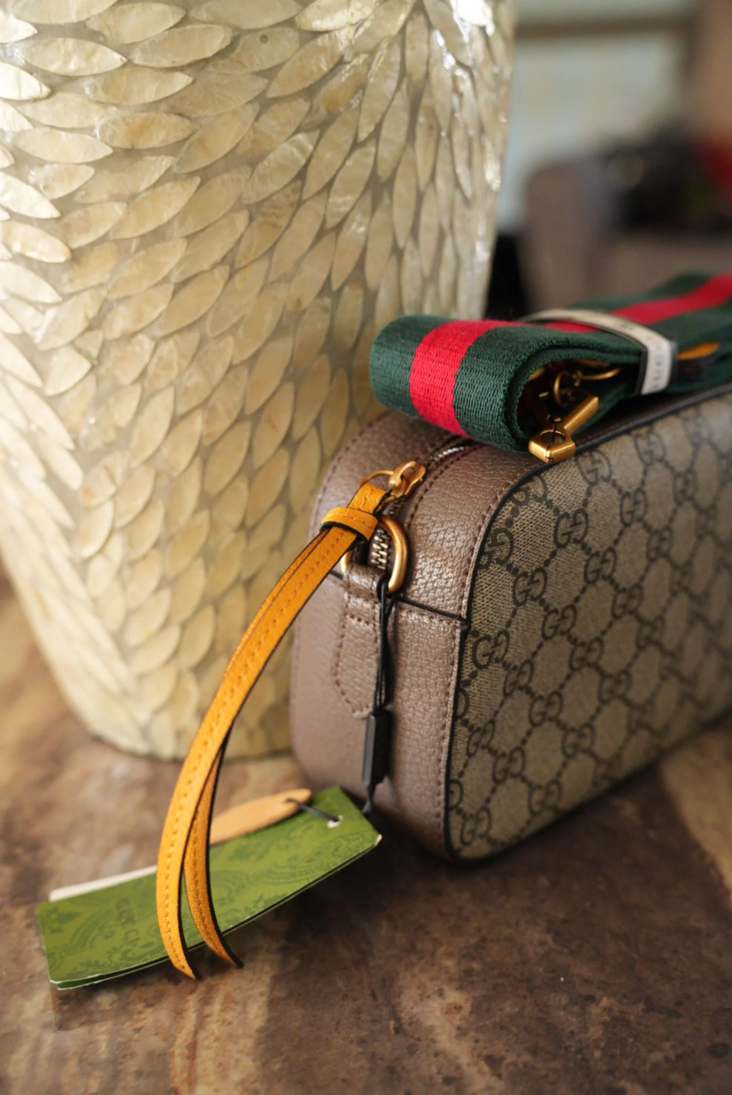 GUCCI NEO VINTAGE AUTHENTIC GG SUPREME MESSENGER BAG - Image 4