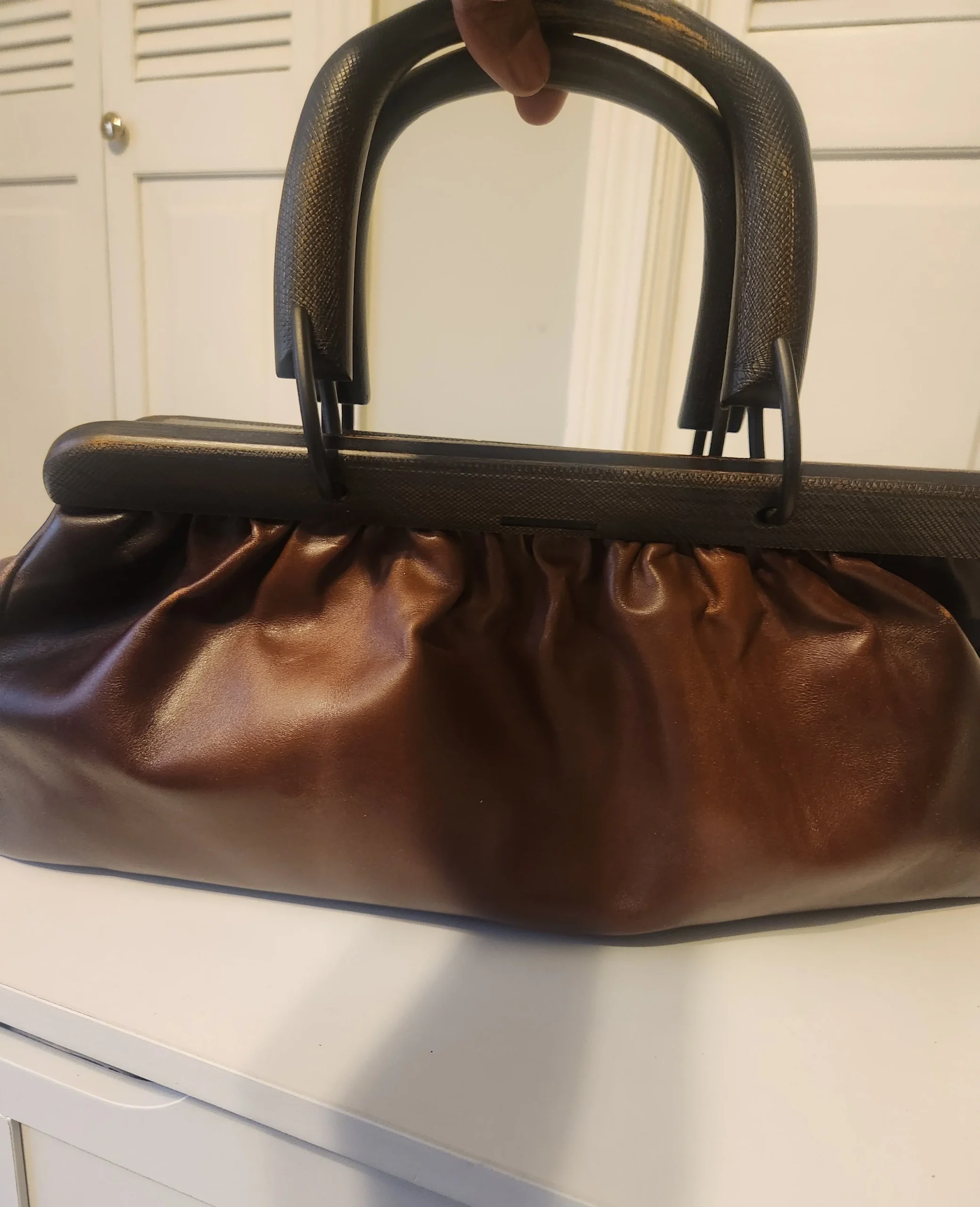 GUCCI TOM FORD LEATHER DOCTOR'S WOOD HANDLED PURSE pre-Loved. - Image 2