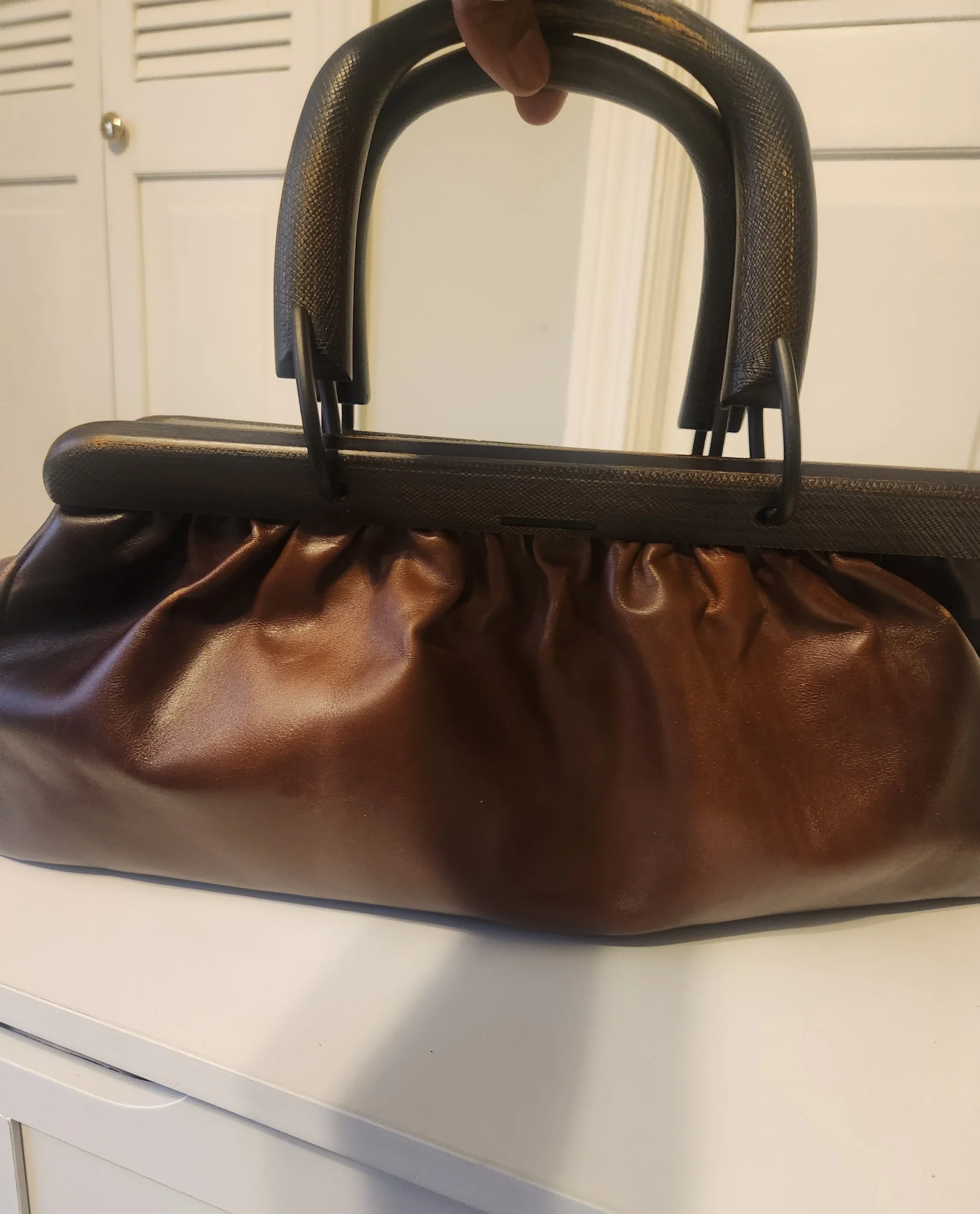 GUCCI TOM FORD LEATHER DOCTOR'S WOOD HANDLED PURSE pre-Loved. - Image 3