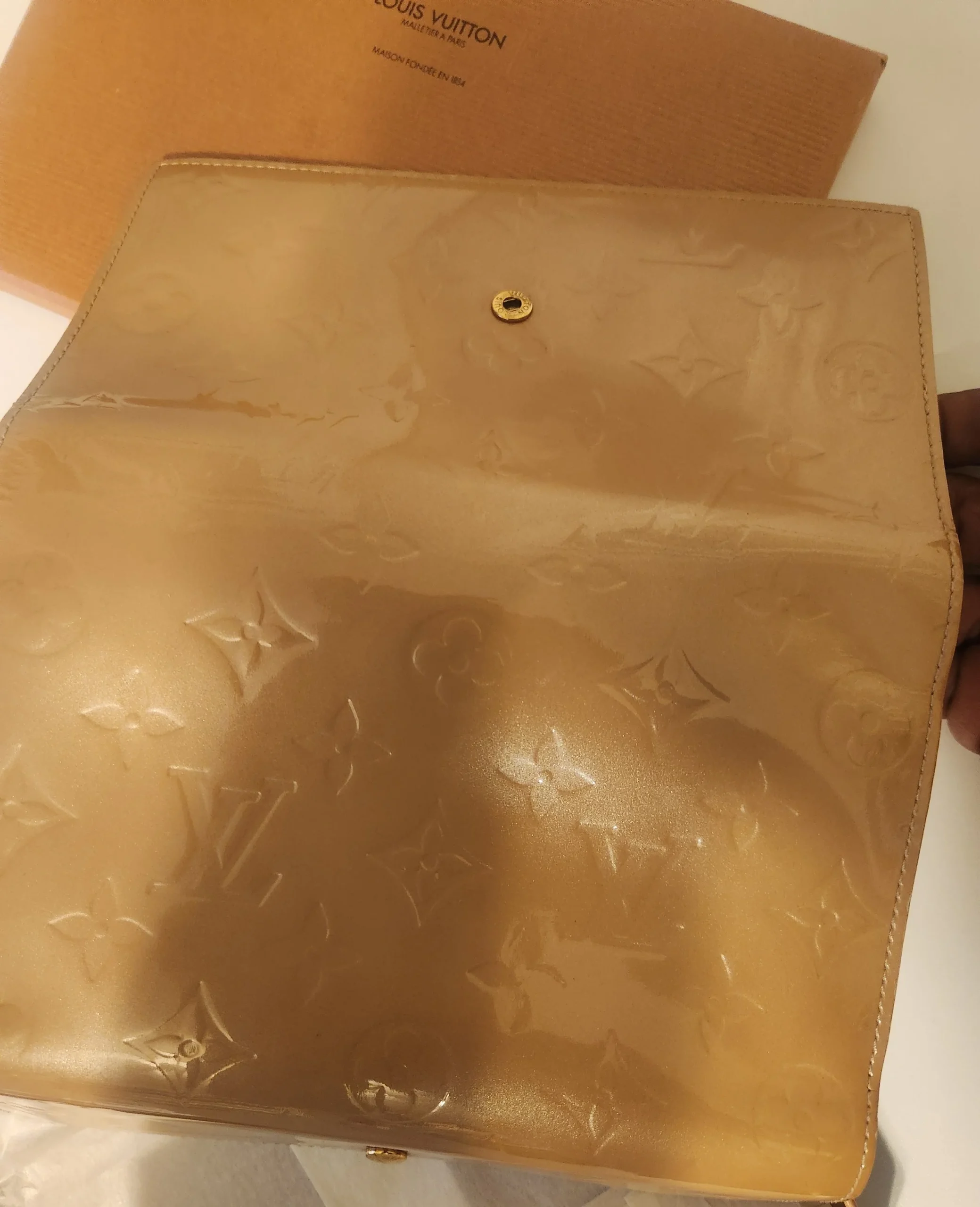 AUTHENTIC LOUIS VUITTON MONOGRAM VERNIS PORTEFEUILLE SARAH LONG WALLET pre-Loved. - Image 2