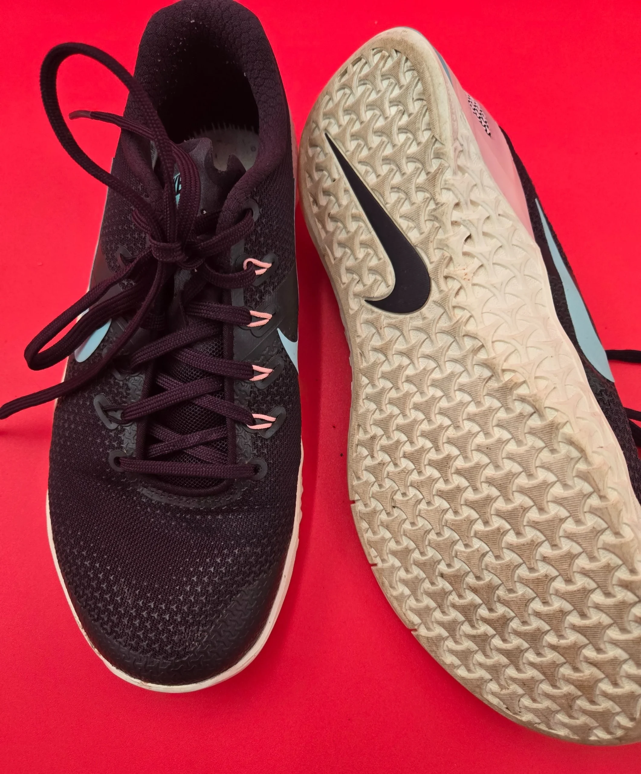 NIKE METCON RUNNING SNEAKER Size 8 pre-Loved. - Image 3