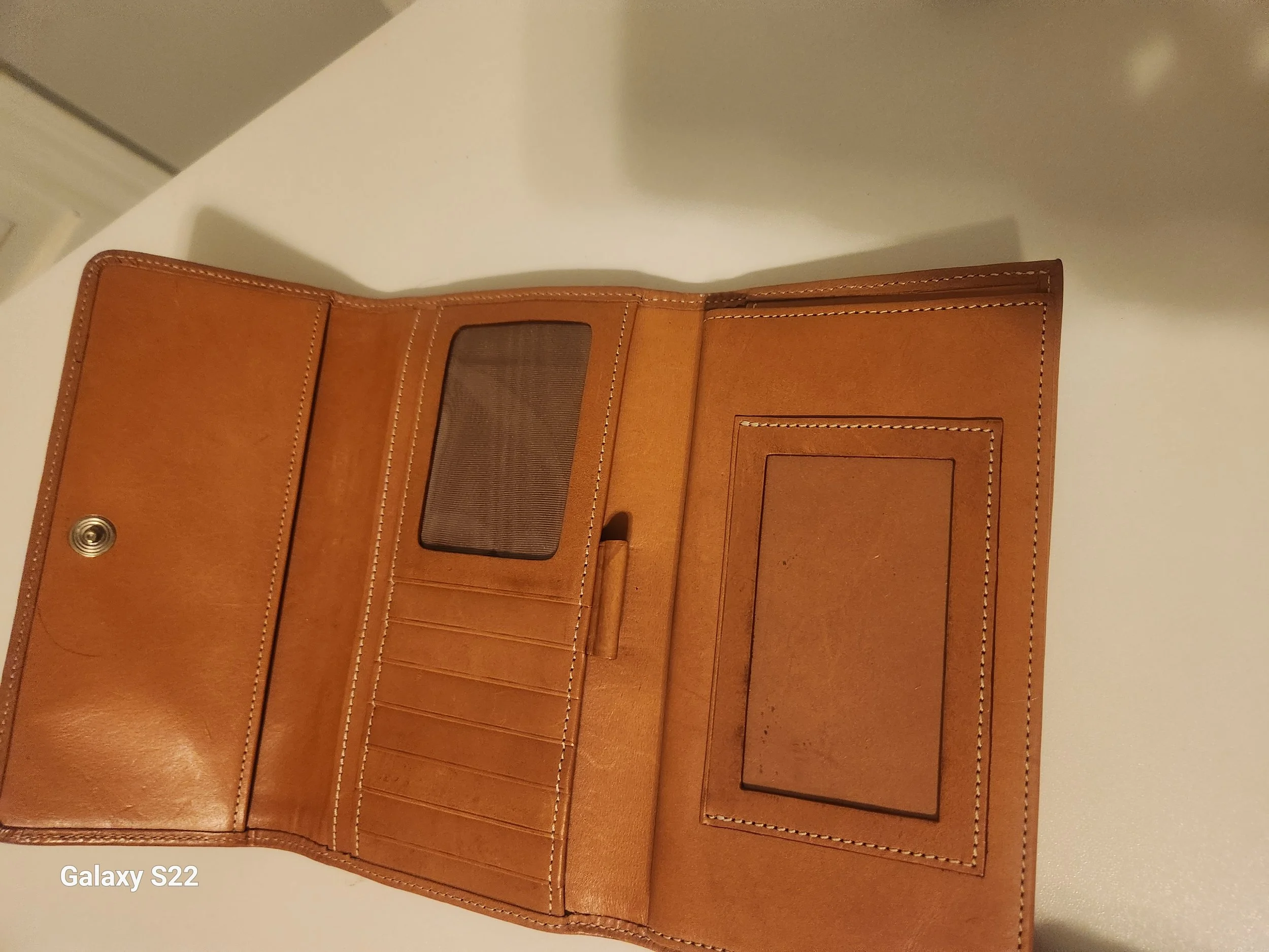 VINTAGE DOONEY & BOURKE CANVAS LEATHER MONOGRAM TRI FOLD WALLET PRE-LOVED you can see that this wallet used - Image 3