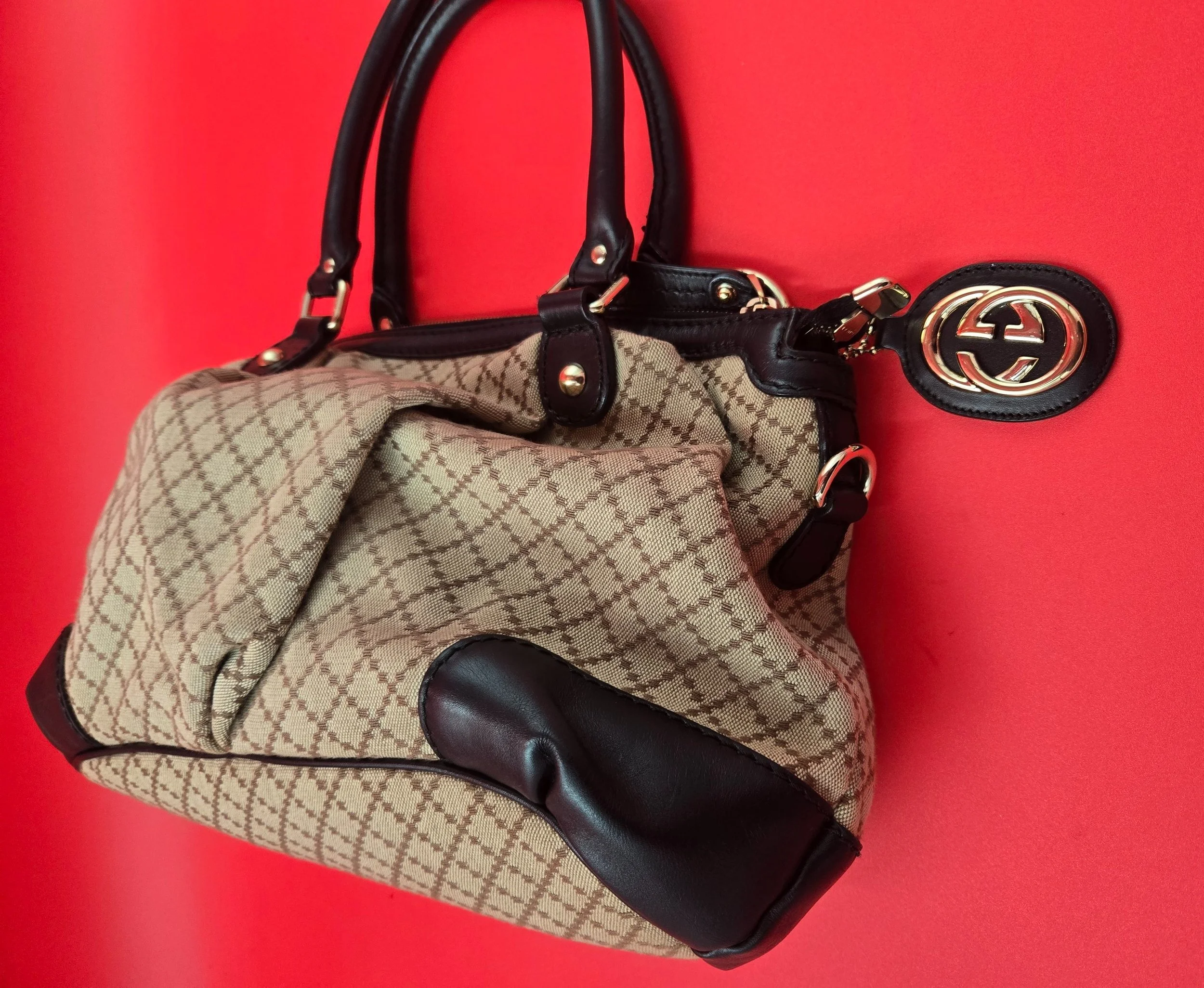 GUCCI GG INTERLOCKING DIAMANTE SHOULDER / HANDBAG CANVAS ANS LEATHER BEIGE pre-Loved - Image 4