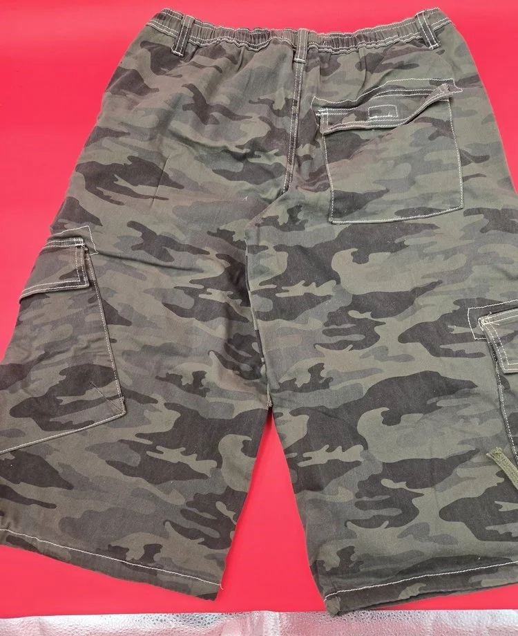 DISCLOSURE WOMEN'S CAMOUFLAGE CARGO SHORTS NEW Size 3/26. - Image 2