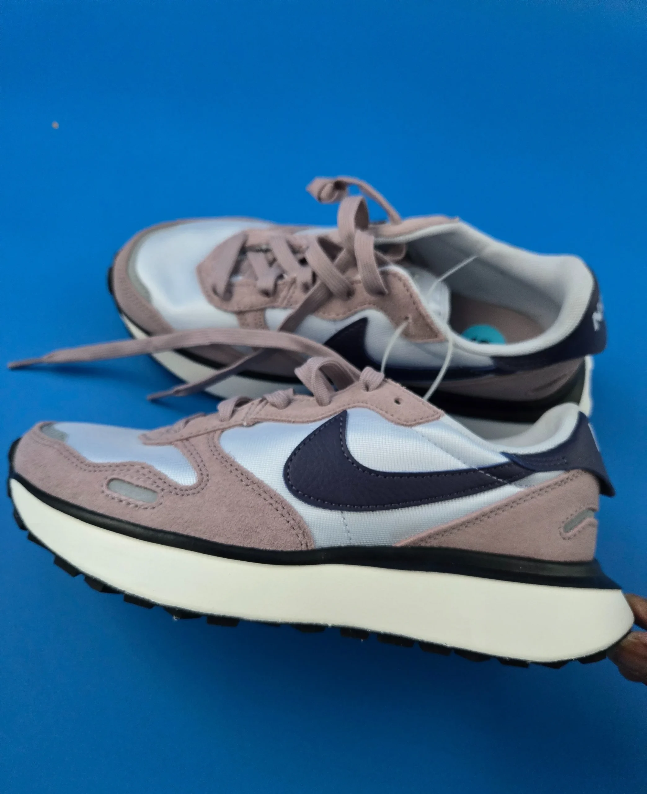 NIKE women's sneakers Size 6 New - Image 3