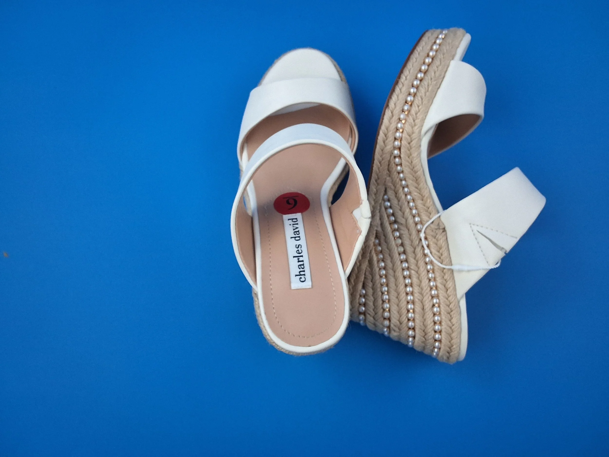 CHARLES DAVID SLIP ON PLATFORM WHITE New Size 6 - Image 2