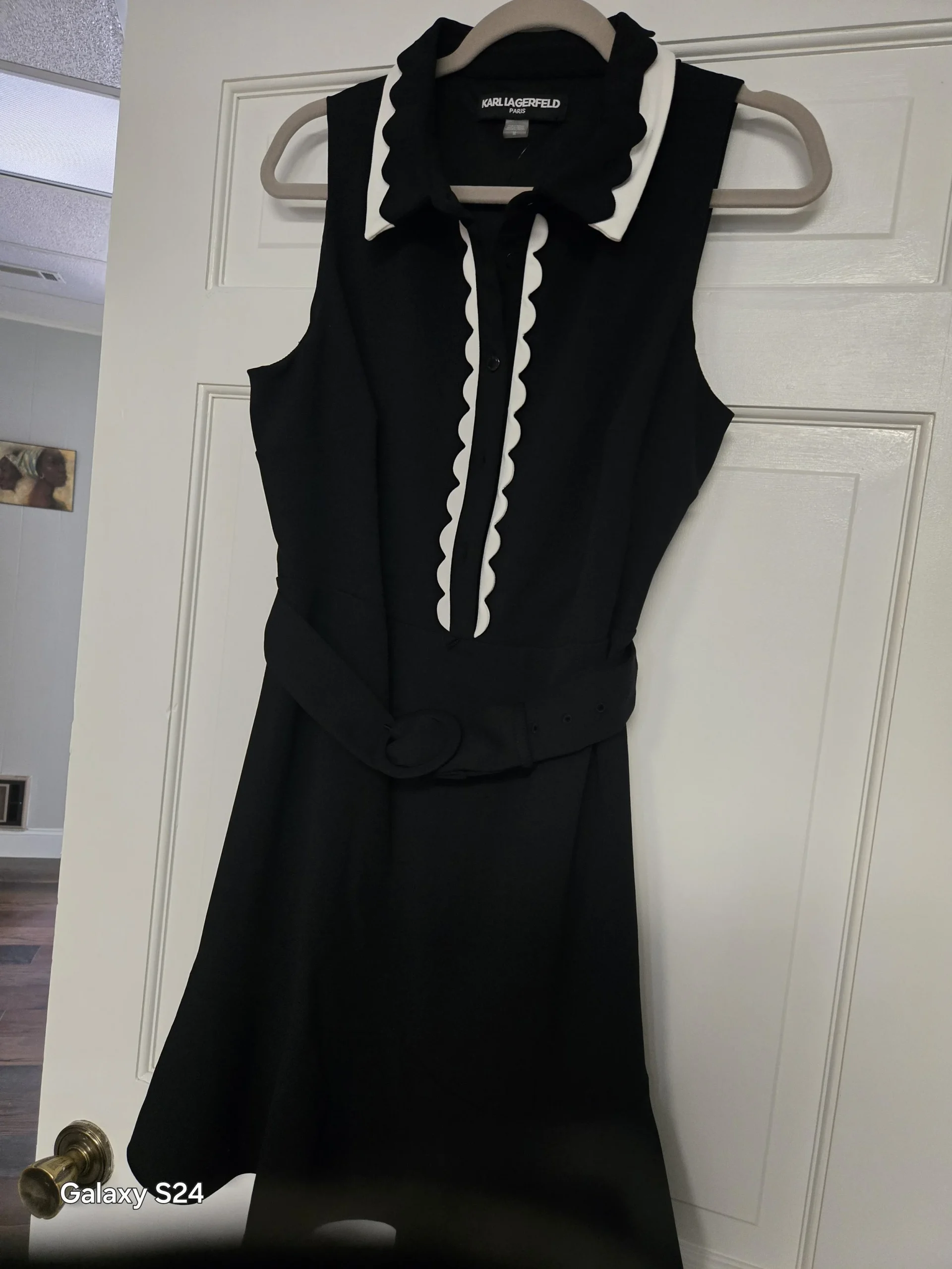 KARL LAGERFELD. BLACK SLEEVELESS DRESS Size Medium New - Image 3